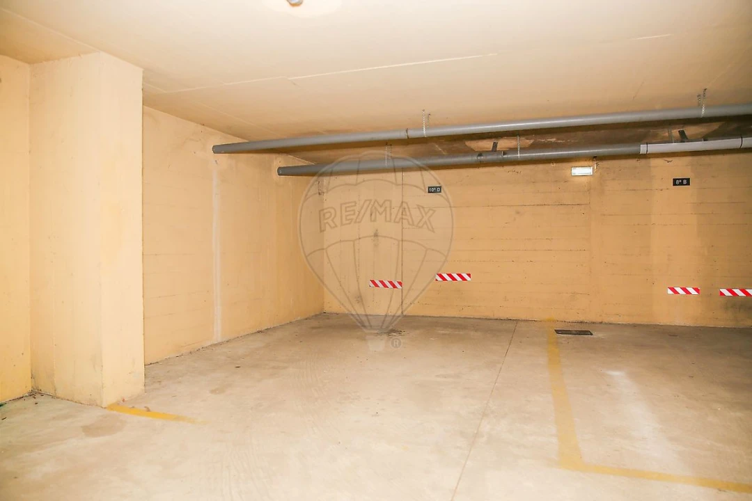 Apartamento T2 para Venda em Carregado e Cadafais Foto 33