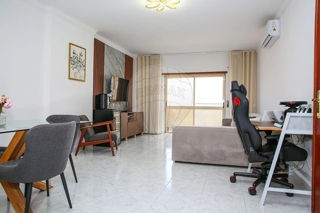 Apartamento T2 para Venda em Carregado e Cadafais Foto 11