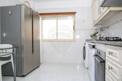 Apartamento T2 para Venda em Carregado e Cadafais