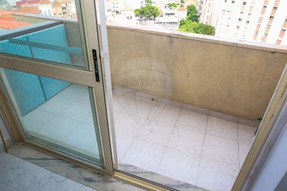 Apartamento T2 para Venda em Carregado e Cadafais
