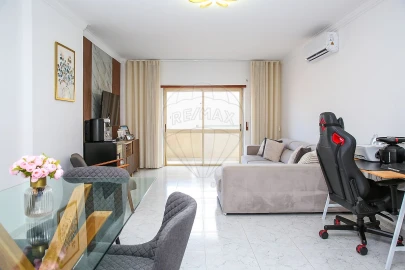 Apartamento T2 para Venda em Carregado e Cadafais
