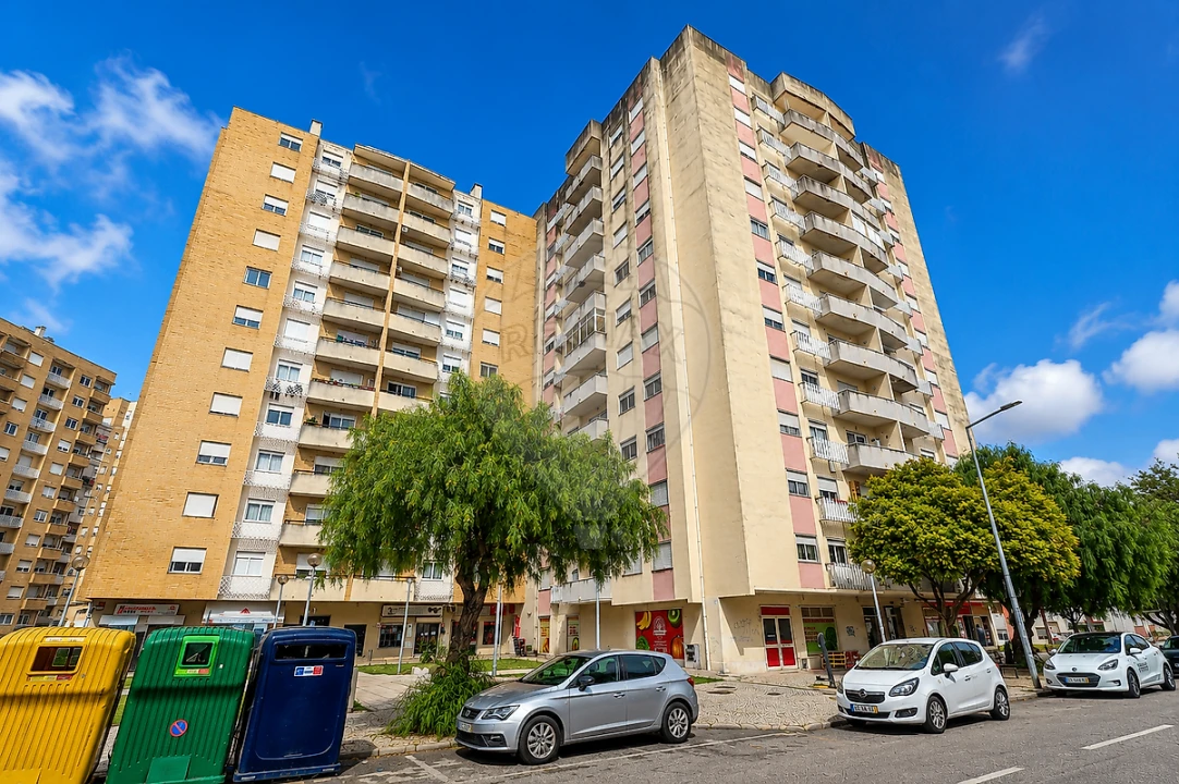 Apartamento T2 para Venda em Carregado e Cadafais Foto 36