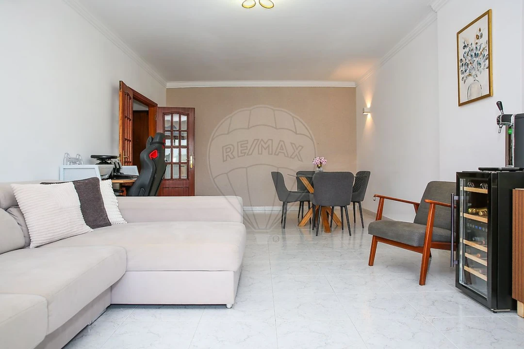Apartamento T2 para Venda em Carregado e Cadafais Foto 13