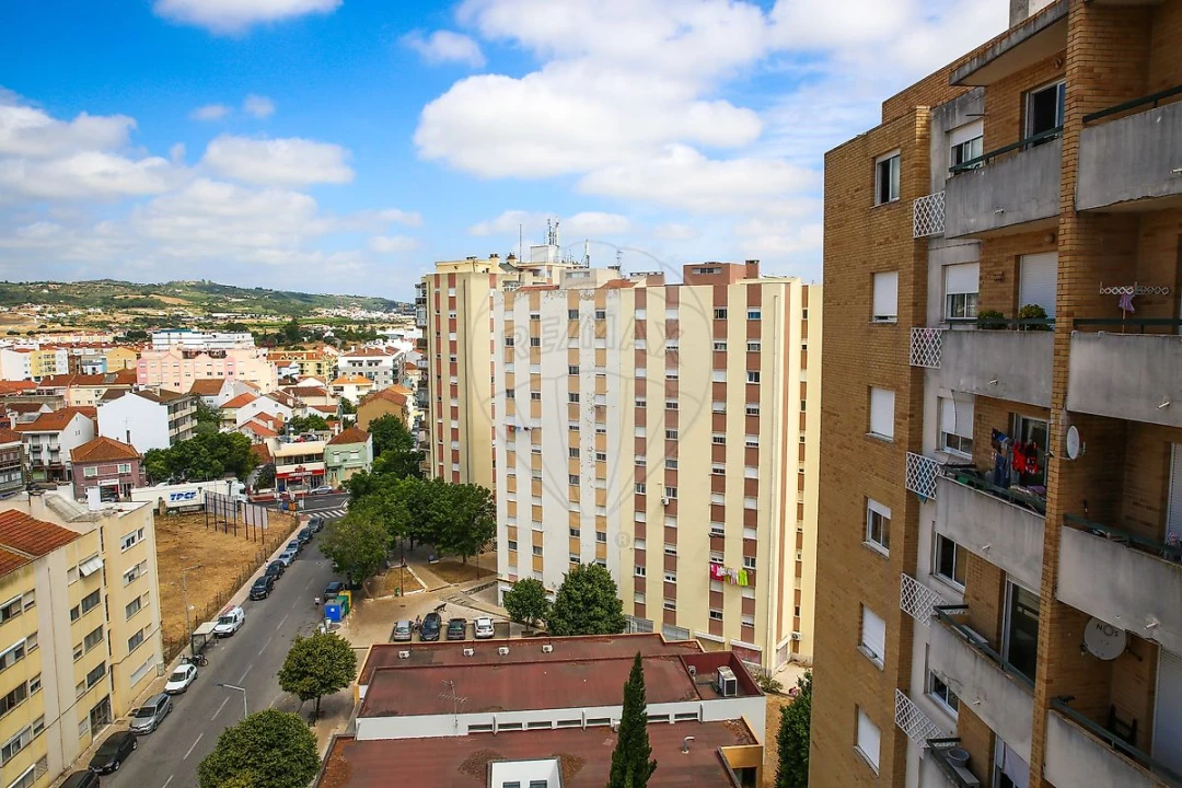 Apartamento T2 para Venda em Carregado e Cadafais Foto 17