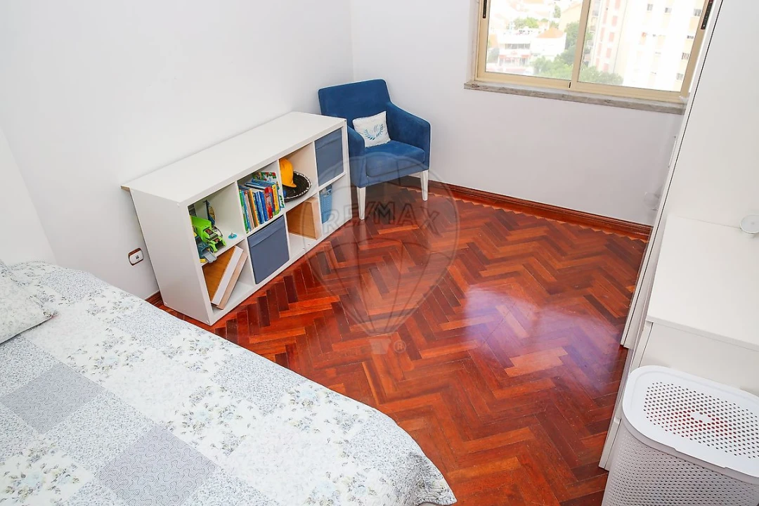 Apartamento T2 para Venda em Carregado e Cadafais Foto 28