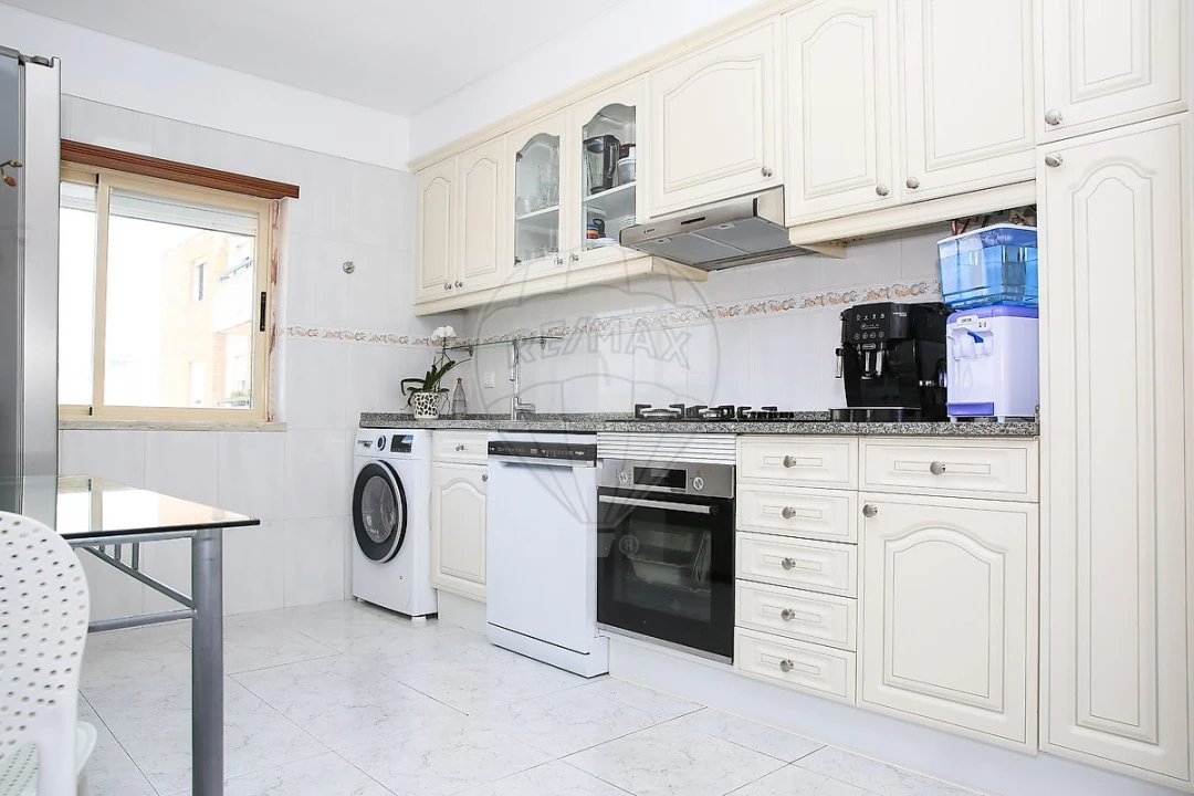 Apartamento T2 para Venda em Carregado e Cadafais Foto 3