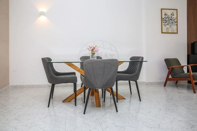 Apartamento T2 para Venda em Carregado e Cadafais Foto 14