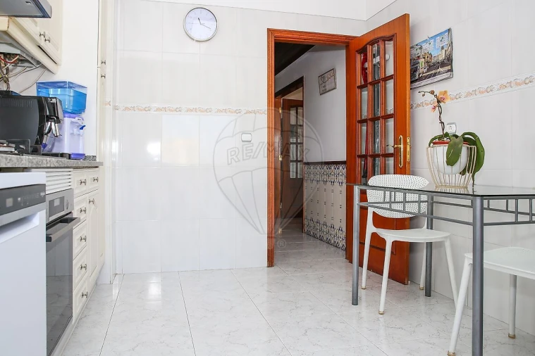 Apartamento T2 para Venda em Carregado e Cadafais Foto 6