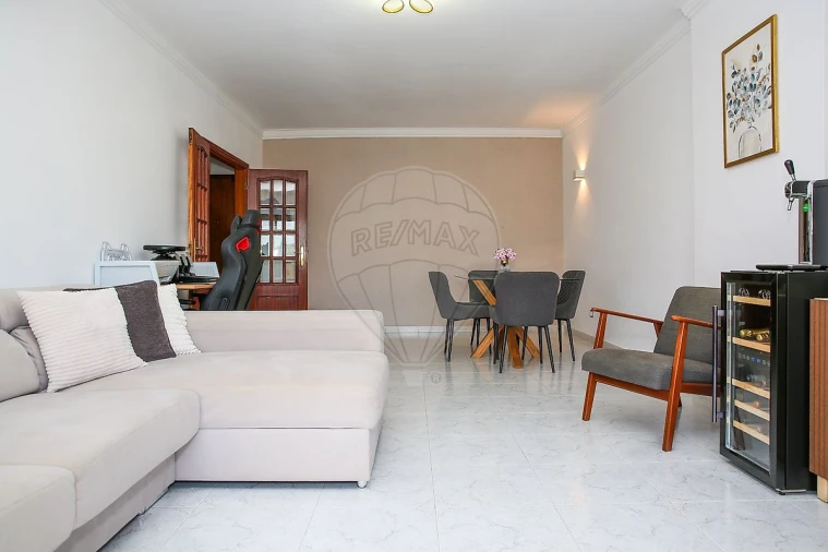 Apartamento T2 para Venda em Carregado e Cadafais Foto 13