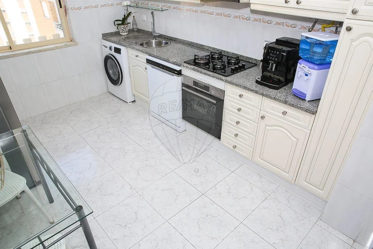 Apartamento T2 para Venda em Carregado e Cadafais Foto 5