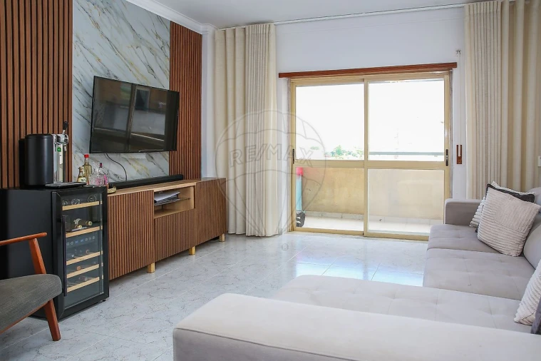 Apartamento T2 para Venda em Carregado e Cadafais Foto 16