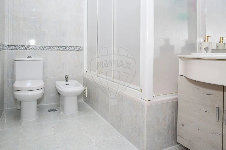 Apartamento T2 para Venda em Carregado e Cadafais Foto 34