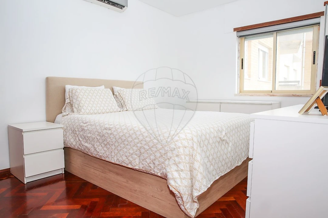 Apartamento T2 para Venda em Carregado e Cadafais Foto 24