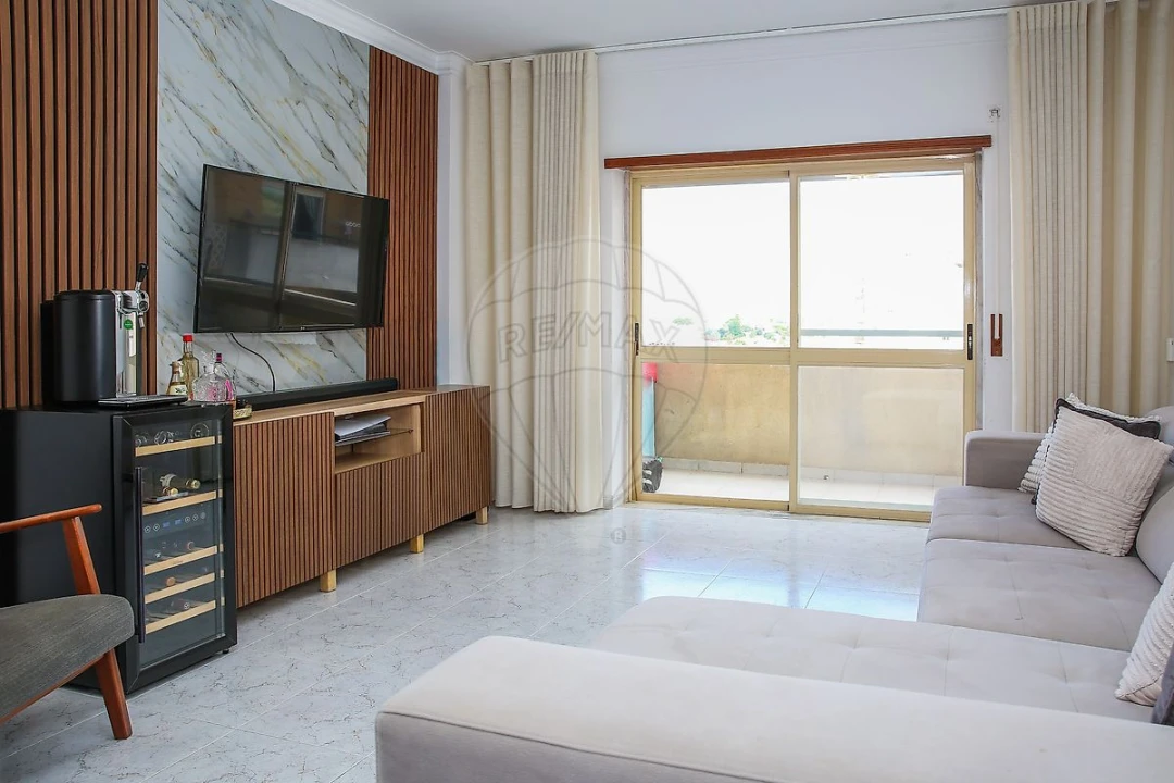 Apartamento T2 para Venda em Carregado e Cadafais Foto 16