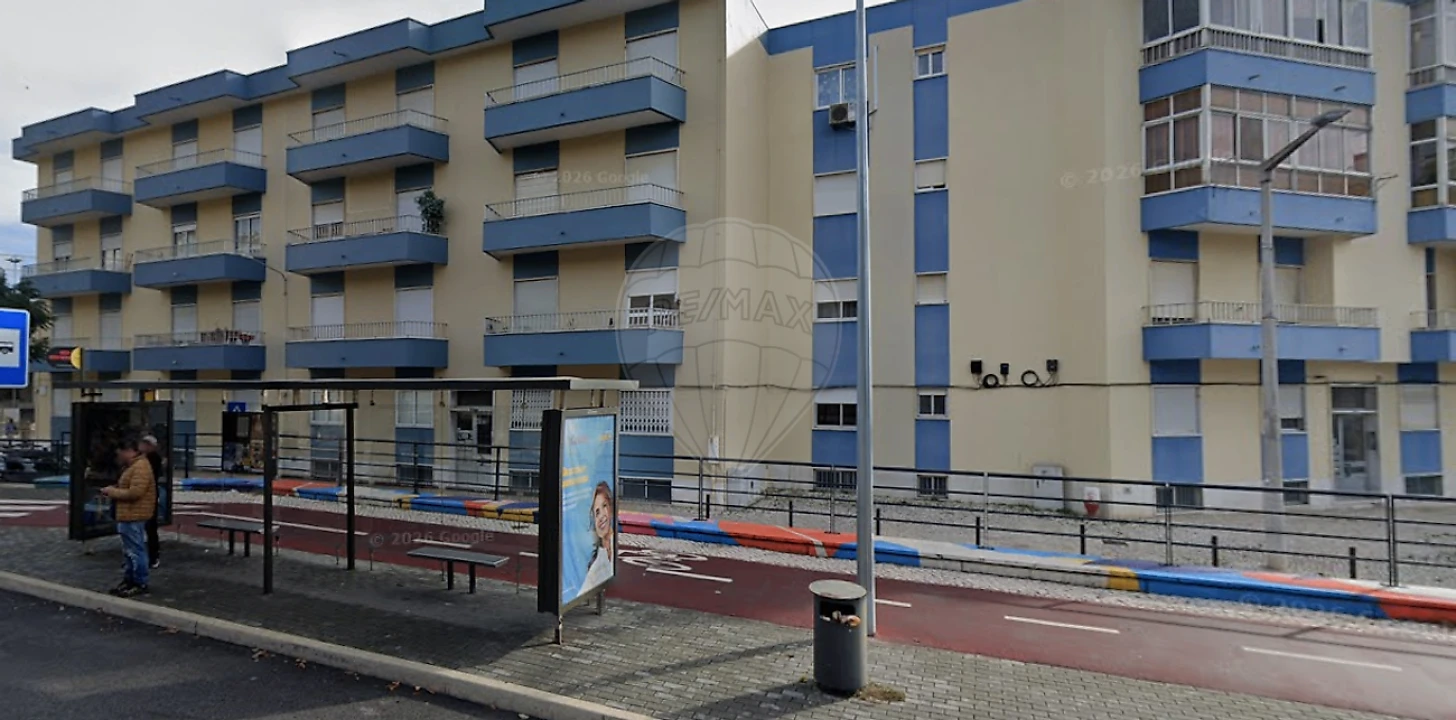 Apartamento T3 para Venda em Póvoa de Santa Iria e Forte da Casa Foto 2