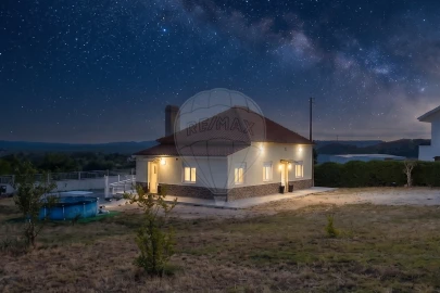Moradia T2 para Venda em Abrigada e Cabanas de Torres