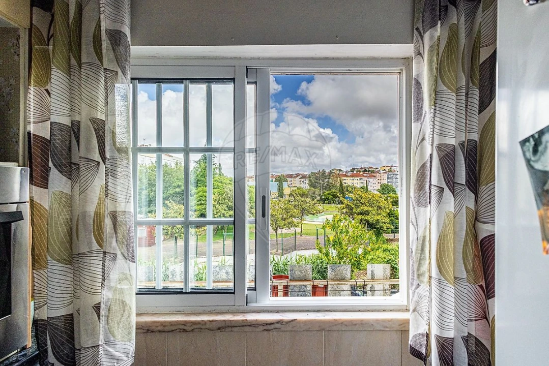 Apartamento T2 para Venda em Queluz e Belas Foto 16