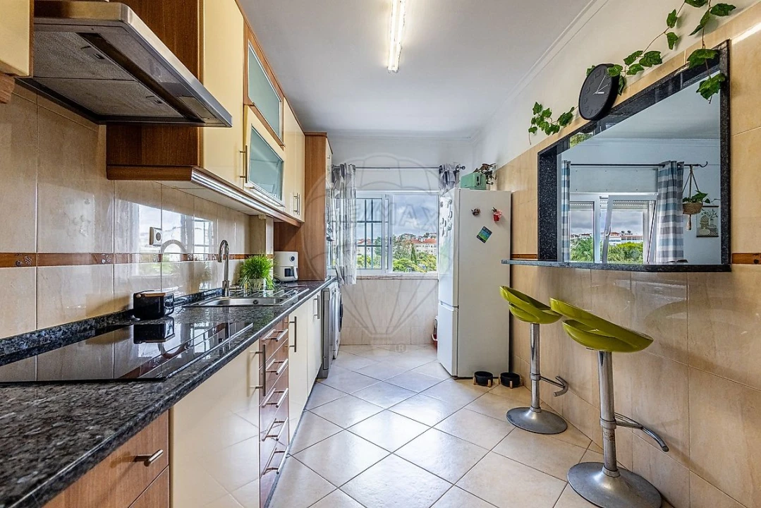 Apartamento T2 para Venda em Queluz e Belas Foto 2