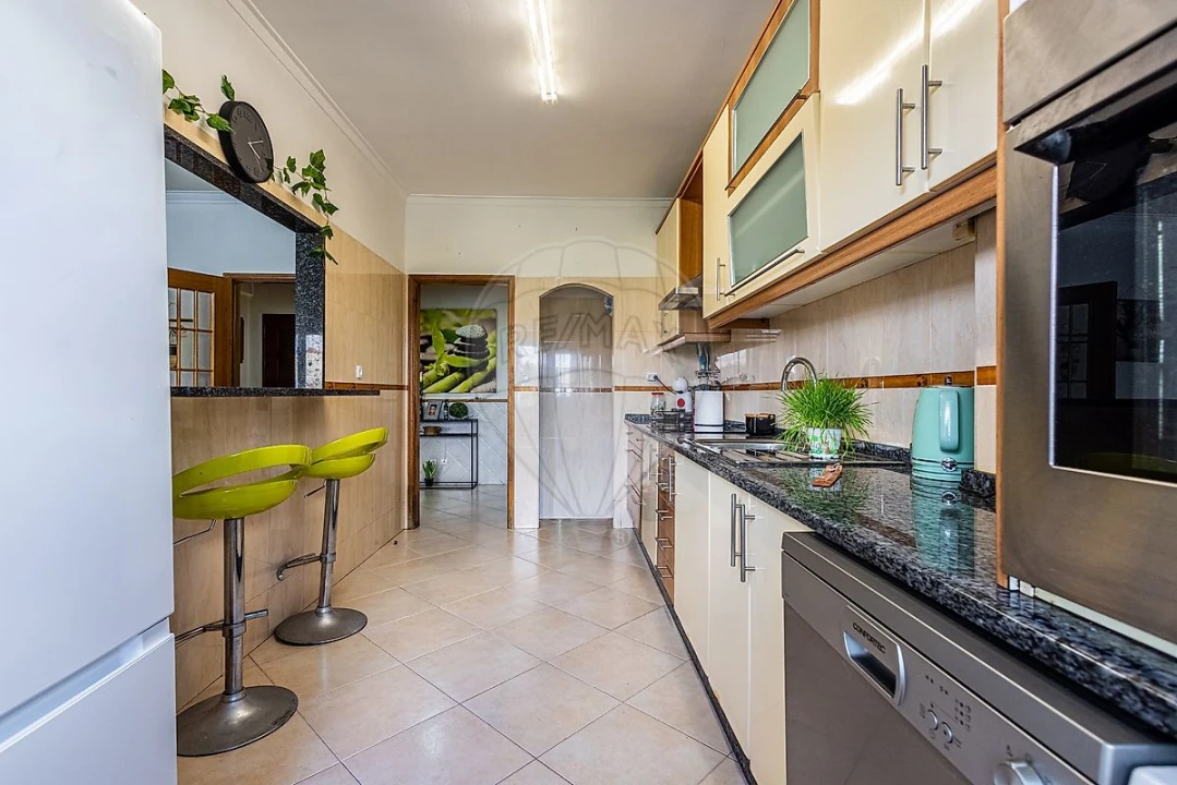 Apartamento T2 para Venda em Queluz e Belas Foto 5