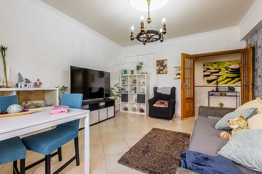 Apartamento T2 para Venda em Queluz e Belas Foto 3
