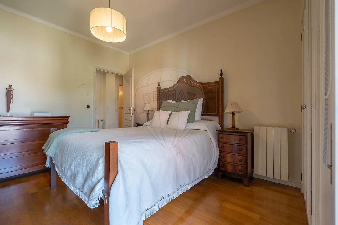 Apartamento T7 para Arrendamento em Santo Antonio dos Olivais Foto 38