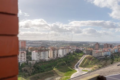 Apartamento T7 para Arrendamento em Santo Antonio dos Olivais
