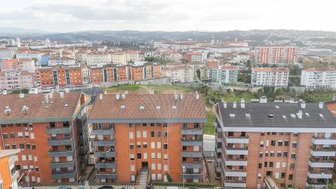 Apartamento T7 para Arrendamento em Santo Antonio dos Olivais