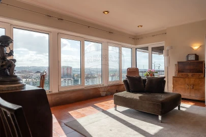 Apartamento T7 para Arrendamento em Santo Antonio dos Olivais