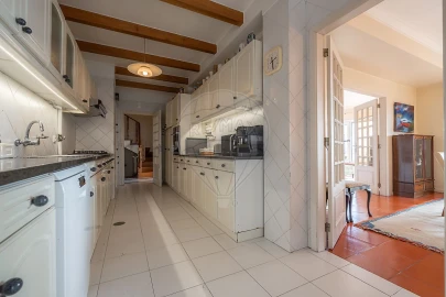 Apartamento T7 para Arrendamento em Santo Antonio dos Olivais