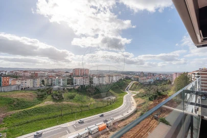 Apartamento T7 para Arrendamento em Santo Antonio dos Olivais