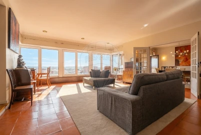 Apartamento T7 para Arrendamento em Santo Antonio dos Olivais