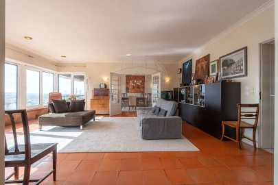 Apartamento T7 para Arrendamento em Santo Antonio dos Olivais