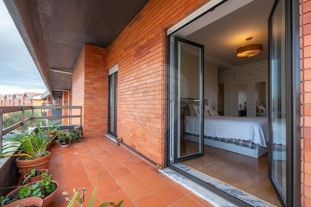 Apartamento T7 para Arrendamento em Santo Antonio dos Olivais Foto 24