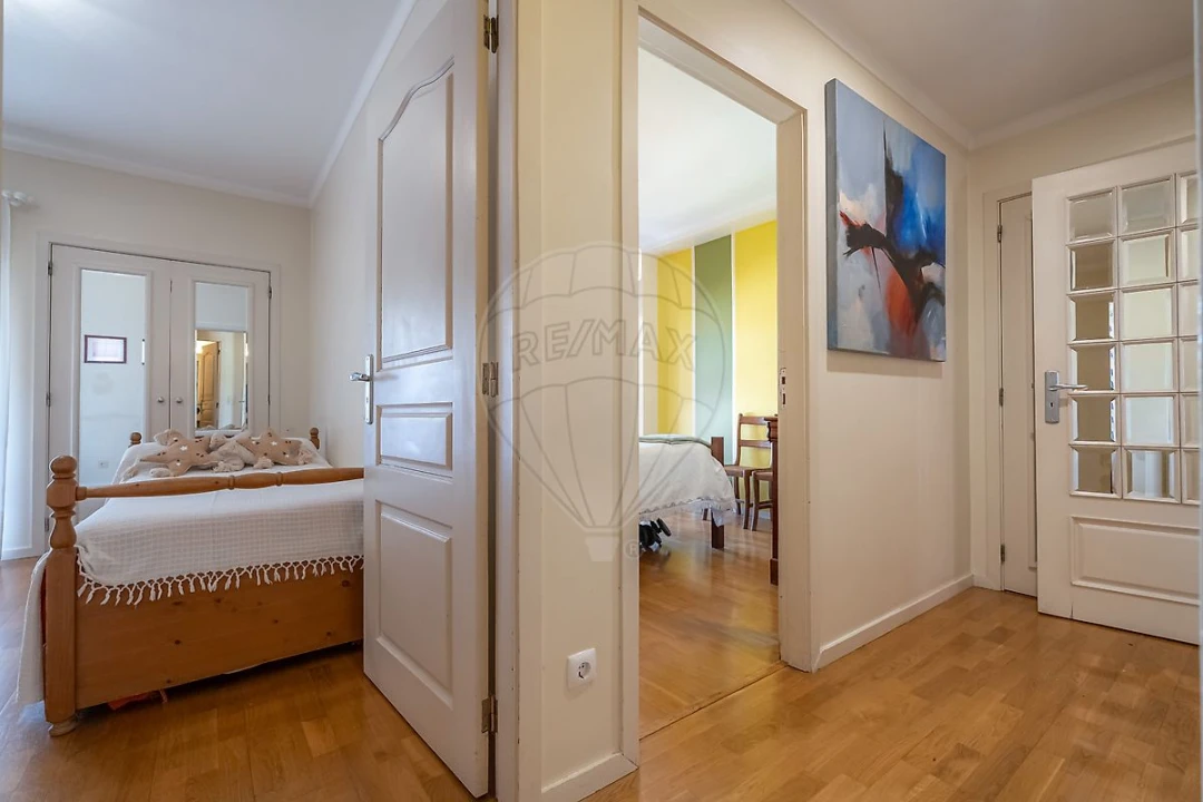 Apartamento T7 para Arrendamento em Santo Antonio dos Olivais Foto 12