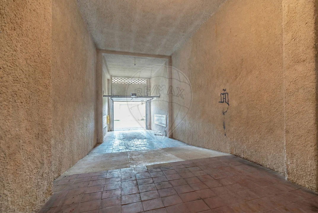 Apartamento T7 para Arrendamento em Santo Antonio dos Olivais Foto 5