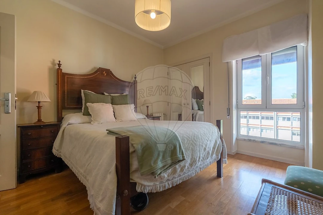 Apartamento T7 para Arrendamento em Santo Antonio dos Olivais Foto 10