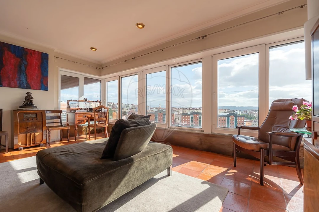Apartamento T7 para Arrendamento em Santo Antonio dos Olivais Foto 21