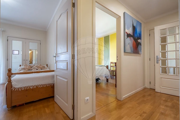 Apartamento T7 para Arrendamento em Santo Antonio dos Olivais Foto 12