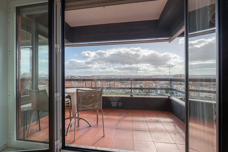 Apartamento T7 para Arrendamento em Santo Antonio dos Olivais Foto 20