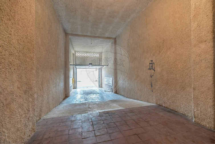 Apartamento T7 para Arrendamento em Santo Antonio dos Olivais Foto 5