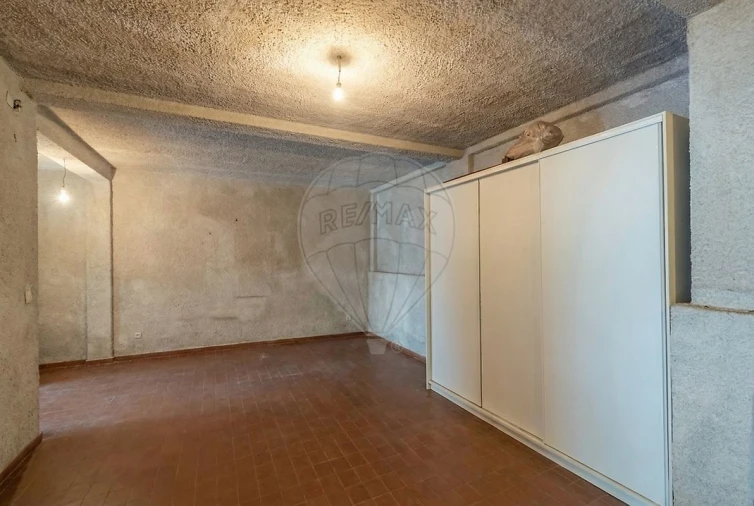 Apartamento T7 para Arrendamento em Santo Antonio dos Olivais Foto 14