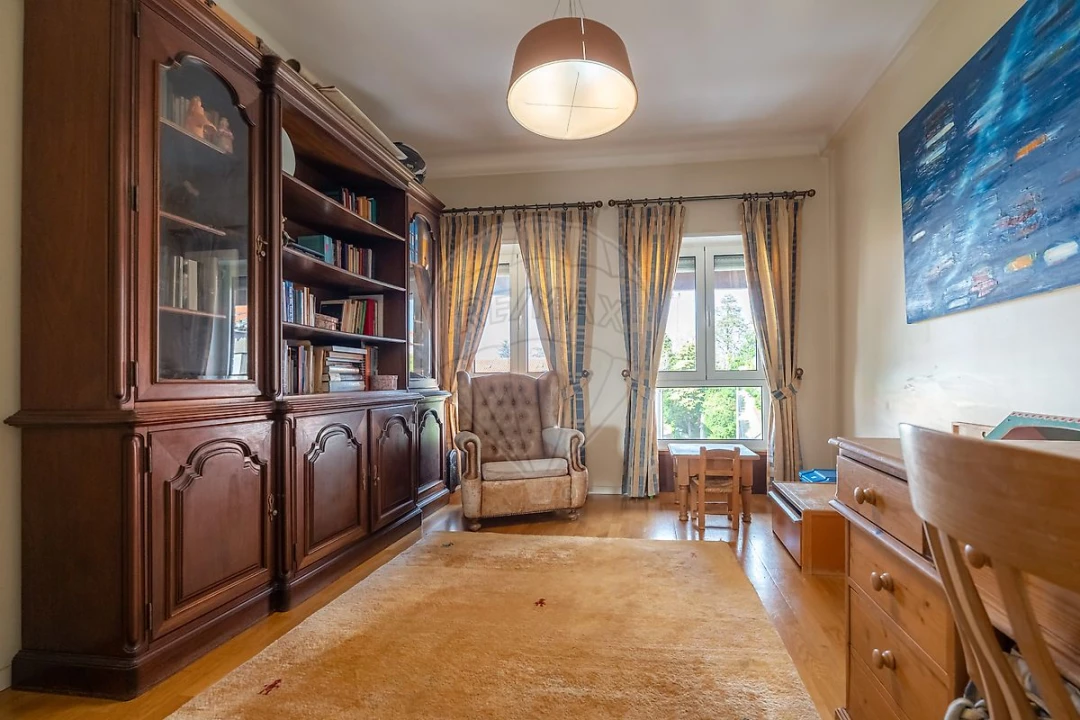 Apartamento T7 para Arrendamento em Santo Antonio dos Olivais Foto 40
