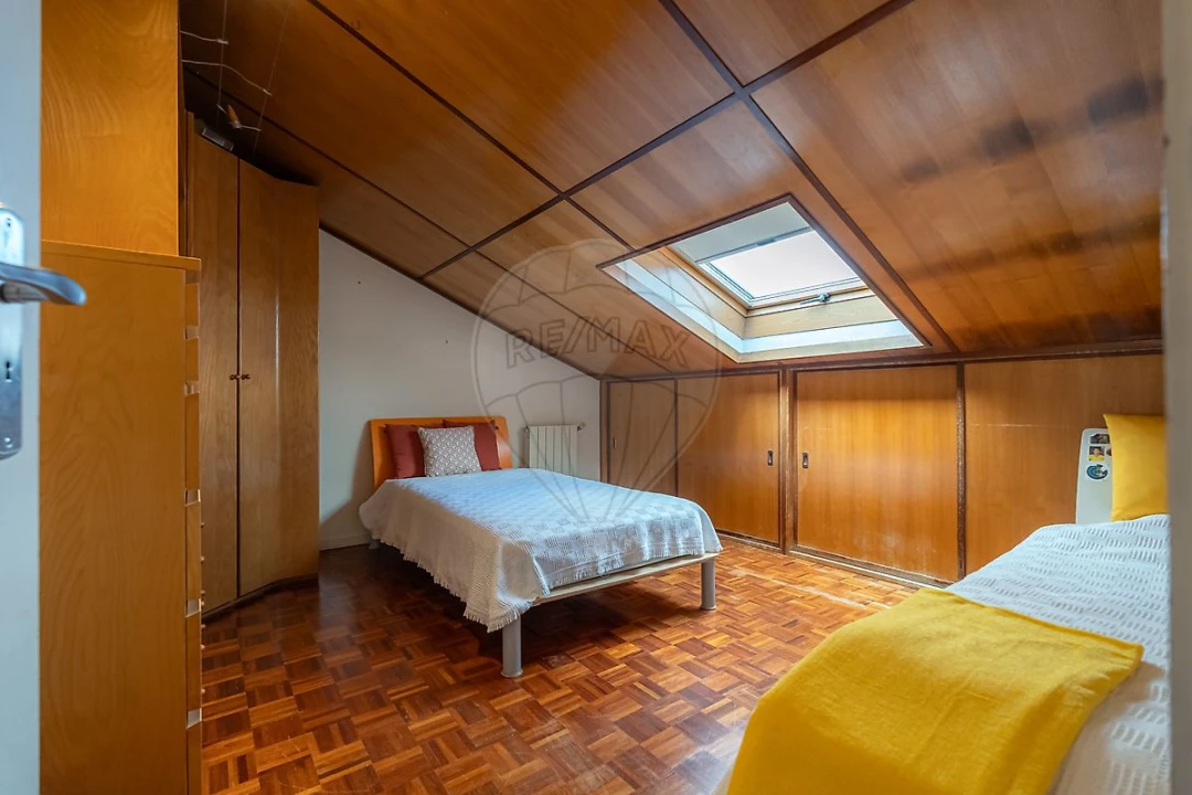 Apartamento T7 para Arrendamento em Santo Antonio dos Olivais Foto 27