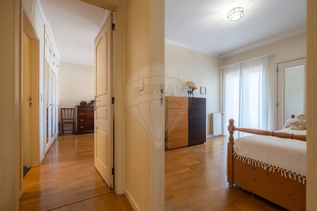Apartamento T7 para Arrendamento em Santo Antonio dos Olivais Foto 41