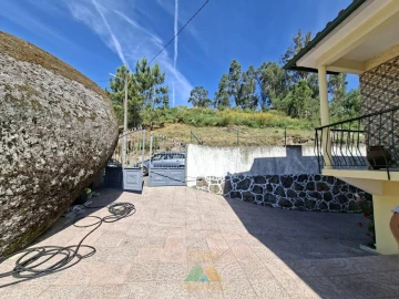 Moradia T3 para Venda em Sampriz
