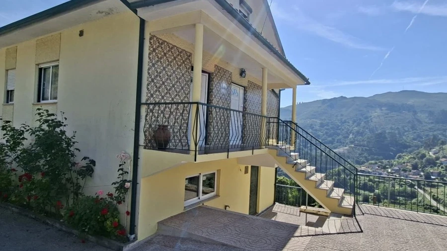 Moradia T3 para Venda em Sampriz