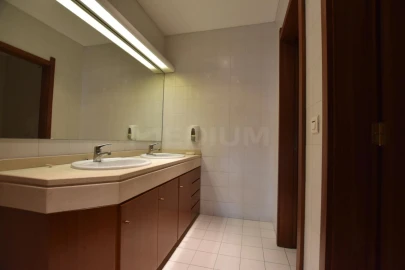 Escritório para Venda em Cidade da Maia