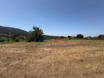 Terreno para Arrendamento em Cornes