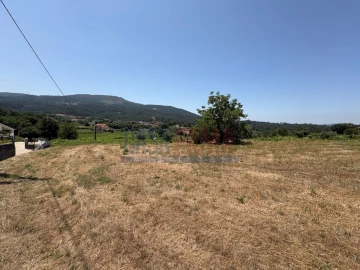 Terreno para Arrendamento em Cornes