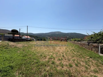 Terreno para Arrendamento em Cornes